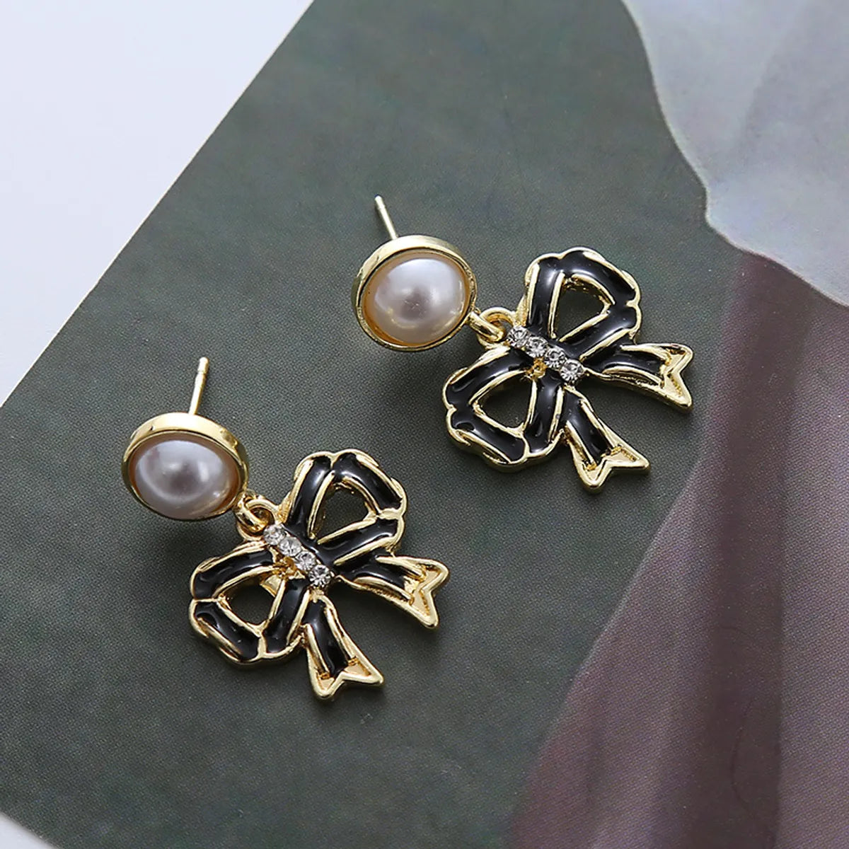 Sweet Butterfly Polyester Fabric Alloy Inlay Artificial Pearls Rhinestones Women'S Earrings 1 Pair