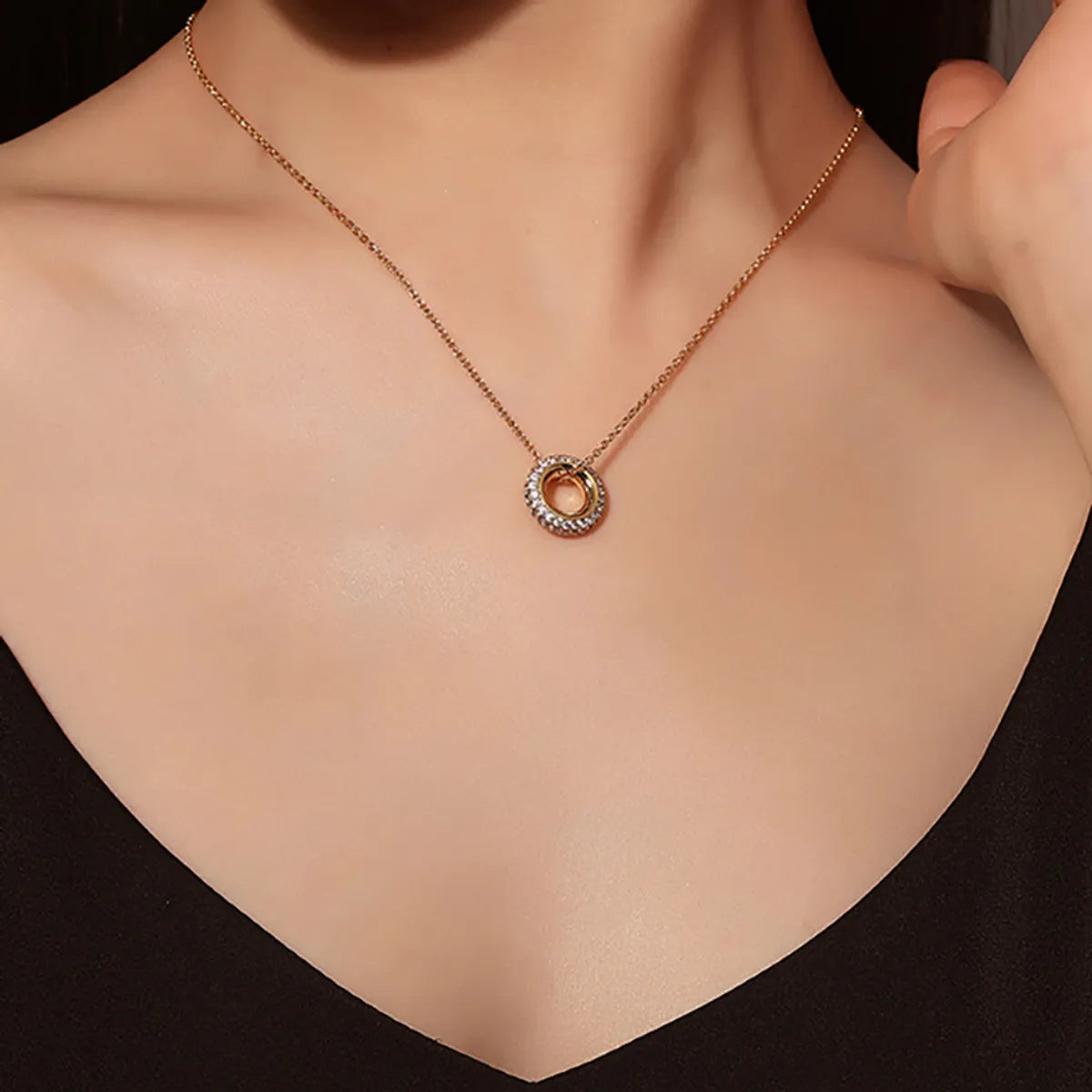 Sweet Circle Copper Plating Inlay Rhinestones Pendant Necklace