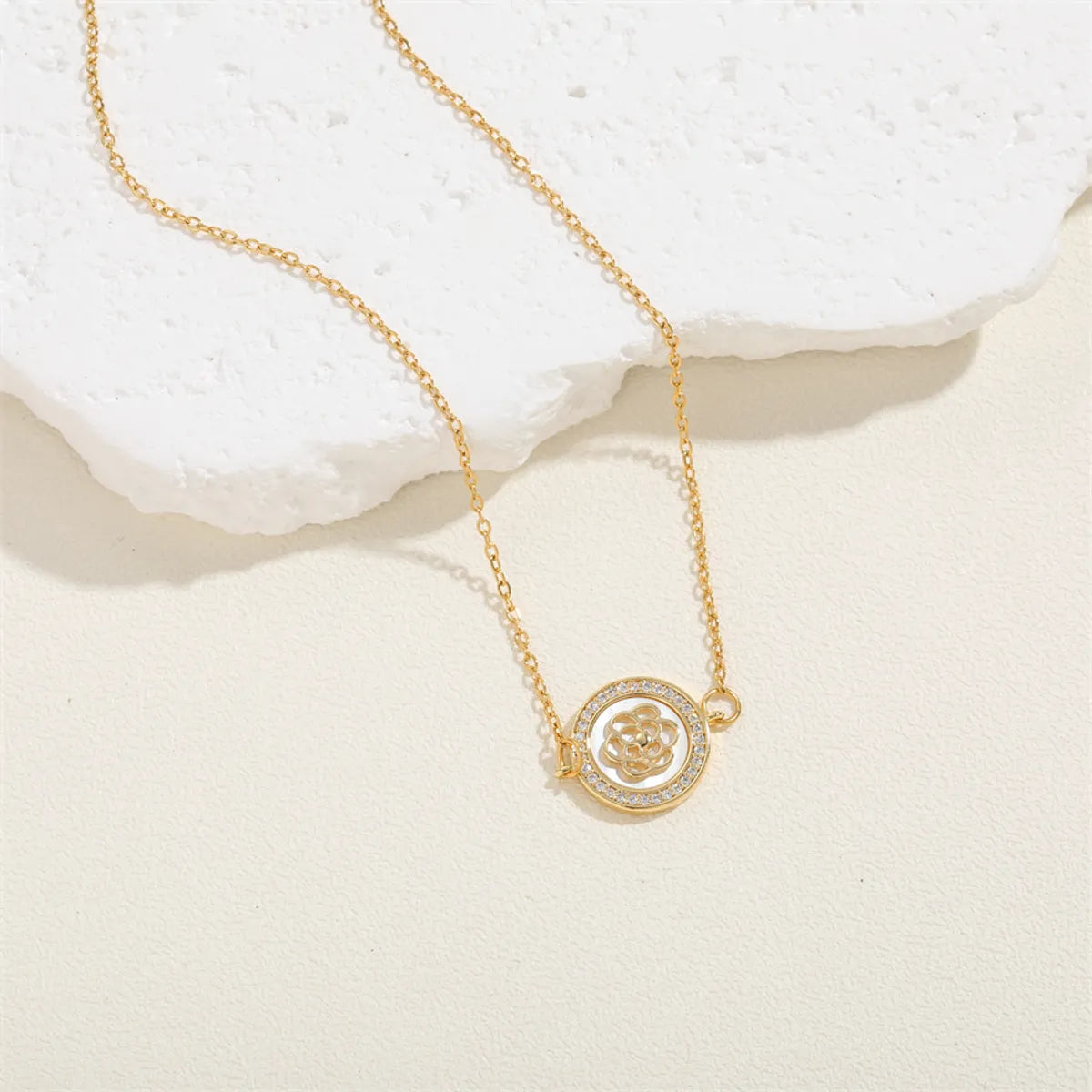 Sweet Commute Clouds Bear Rose Copper Plating Inlay Pearl Shell Zircon 14k Gold Plated Pendant Necklace