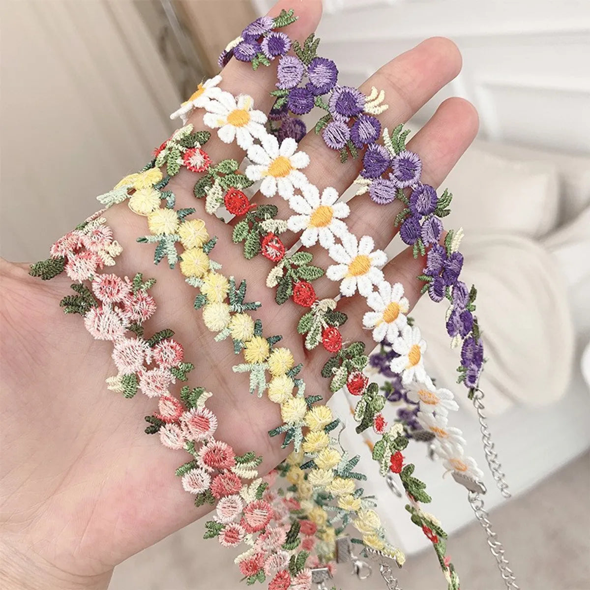 Sweet Daisy Cloth Women's Choker