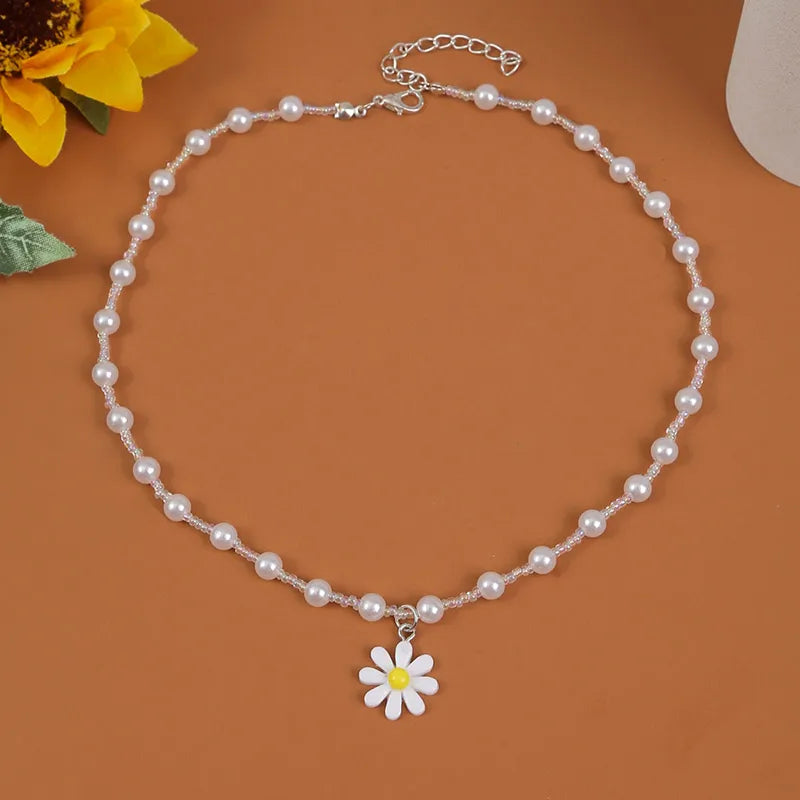 Sweet Daisy Plastic Resin Beaded Women'S Pendant Necklace