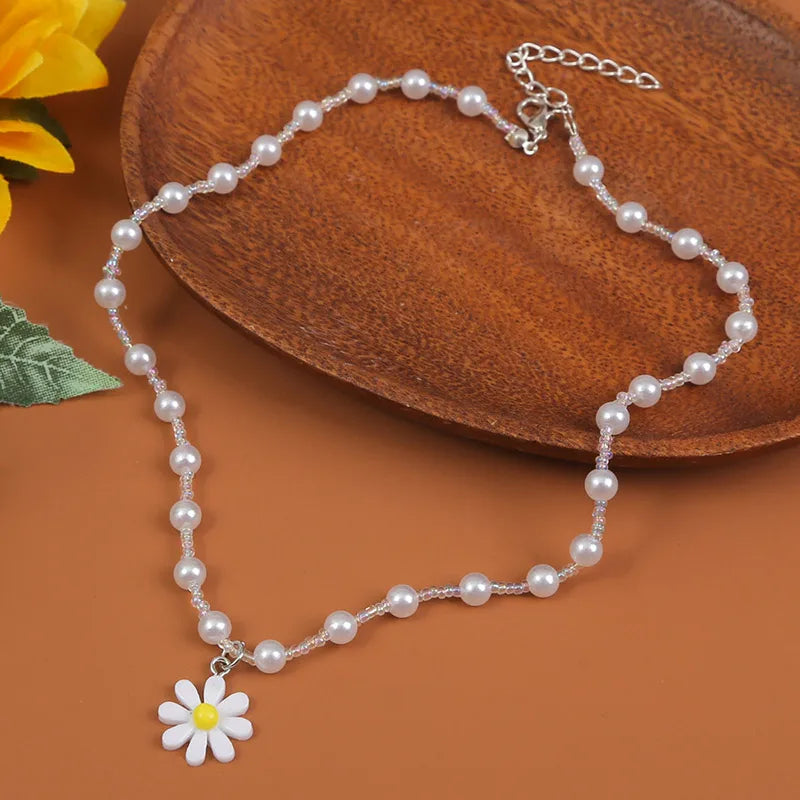 Sweet Daisy Plastic Resin Beaded Women'S Pendant Necklace