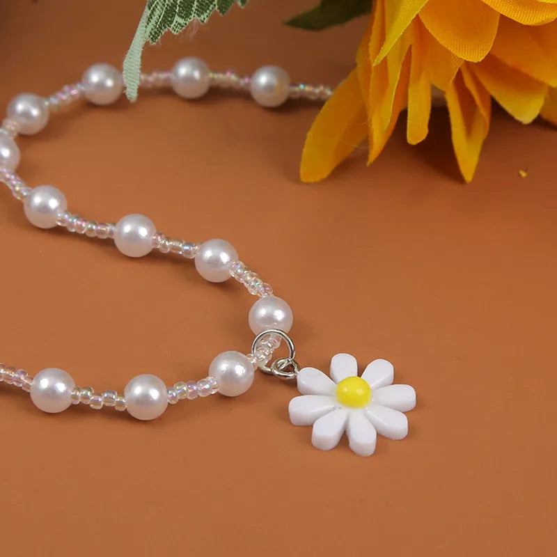 Sweet Daisy Plastic Resin Beaded Women'S Pendant Necklace