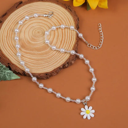 Sweet Daisy Plastic Resin Beaded Women'S Pendant Necklace