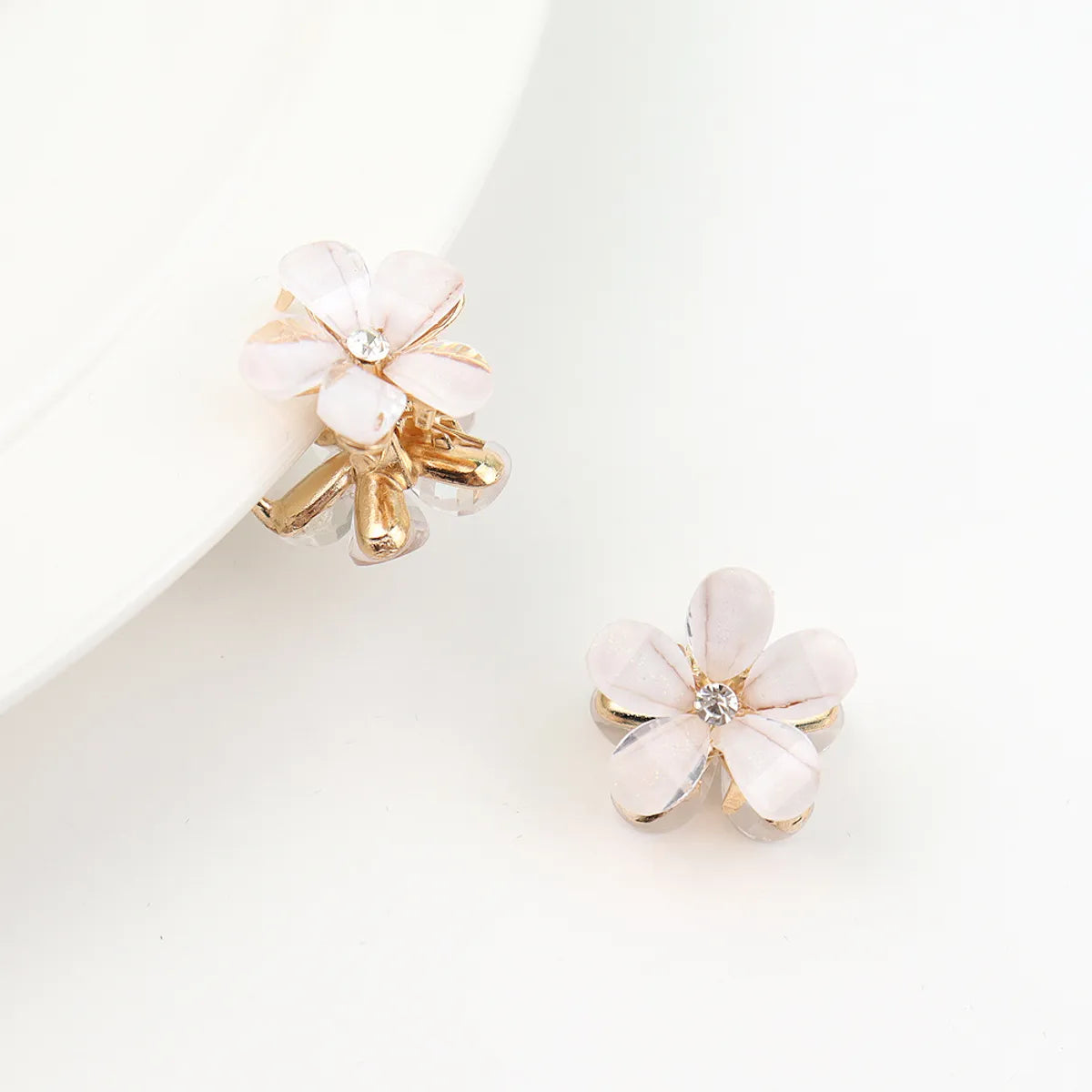 Sweet Flower Alloy Hair Claws 1 Piece