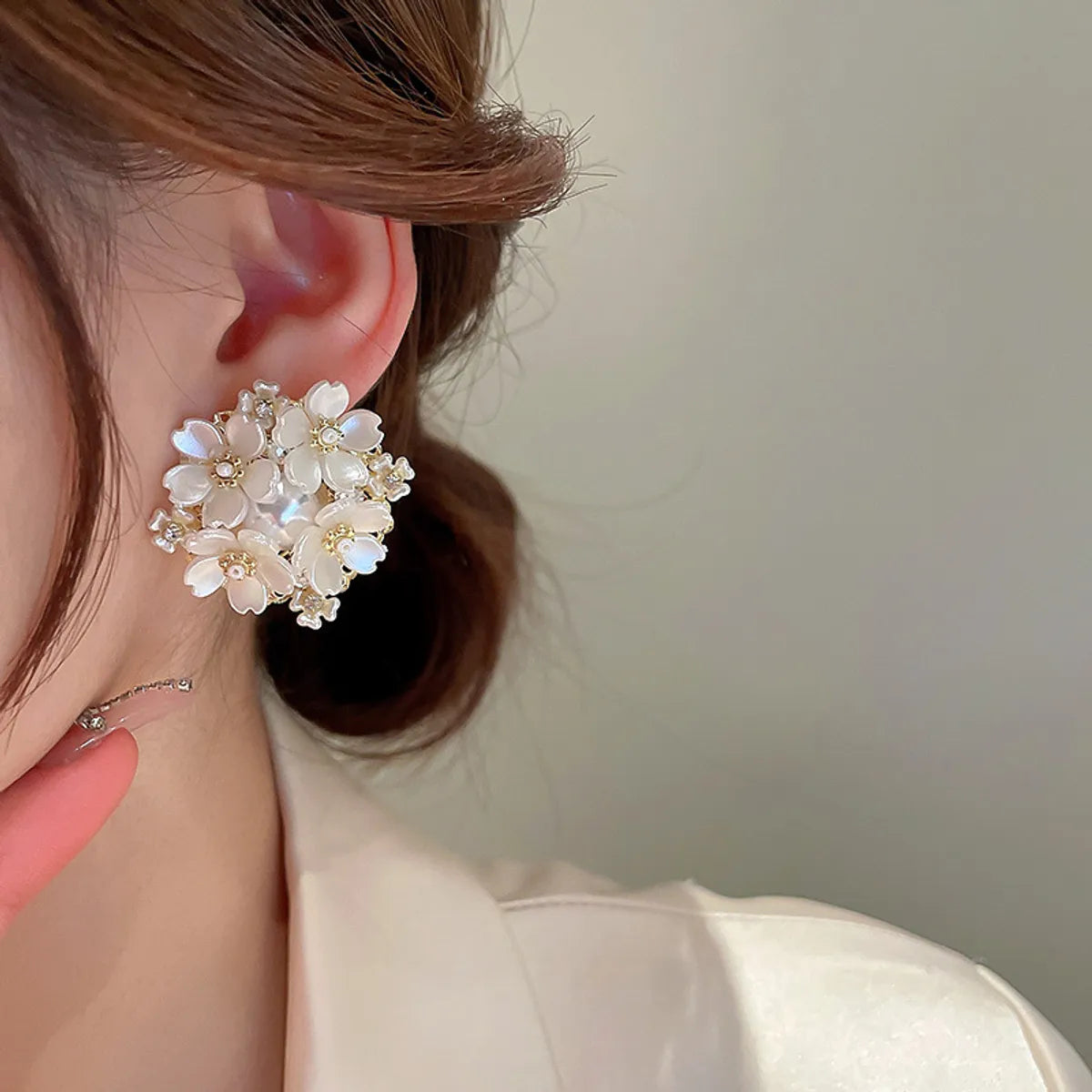 Sweet Flower Arylic Imitation Pearl Alloy Earrings