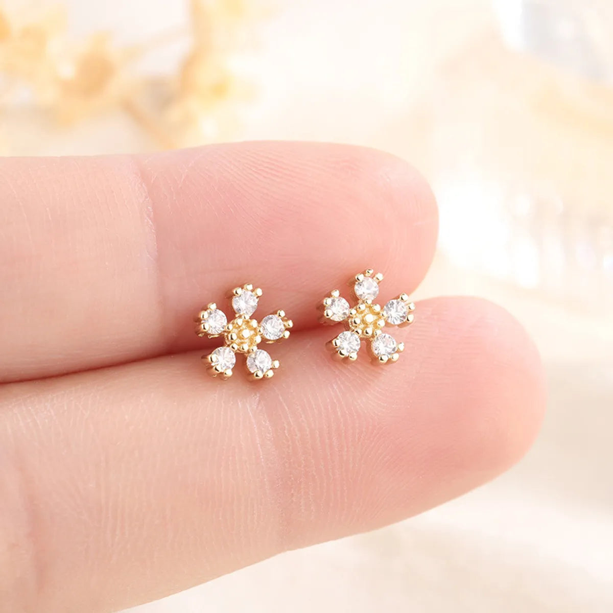 Sweet Flower Copper Plating Zircon Ear Studs 1 Pair