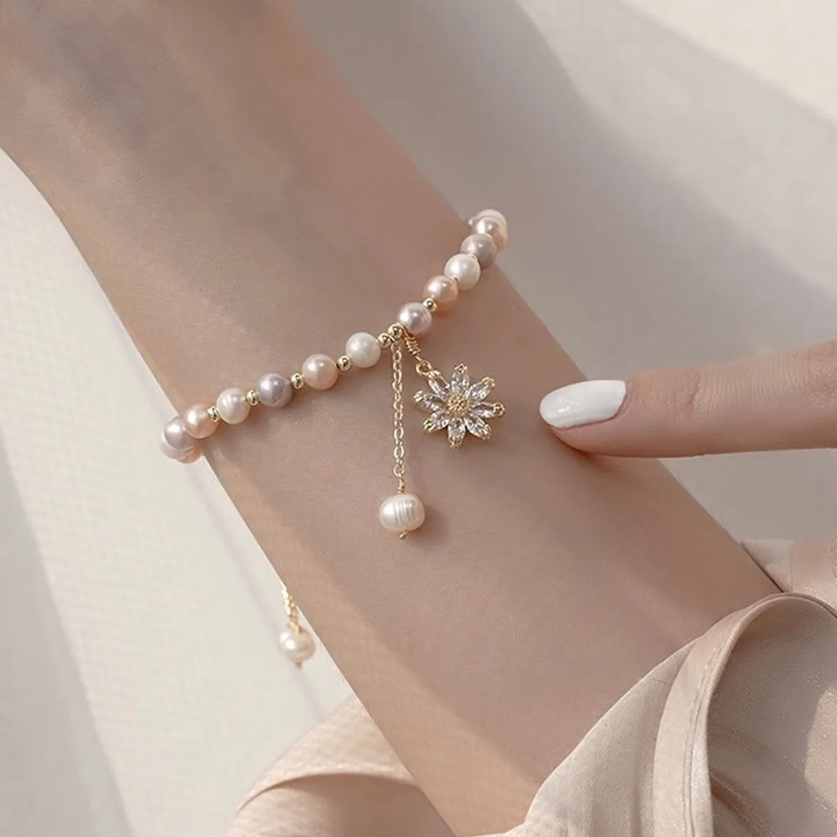 Sweet Flower Freshwater Pearl Copper Plating Inlay Zircon Gold Plated Bracelets