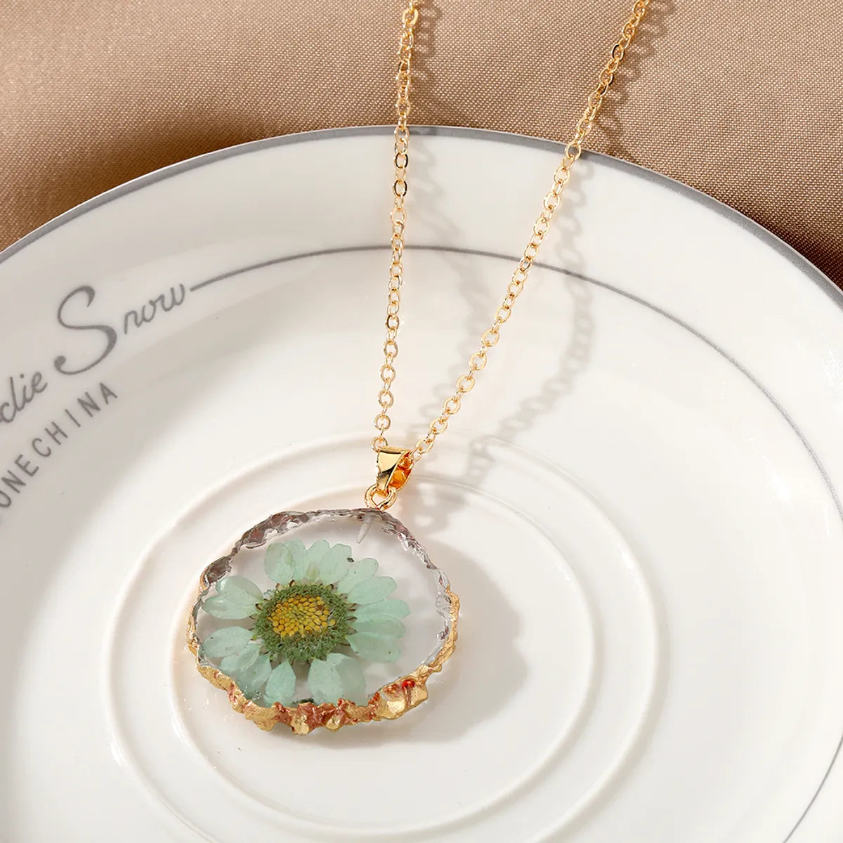 Sweet Flower Plastic Resin Epoxy Women'S Pendant Necklace