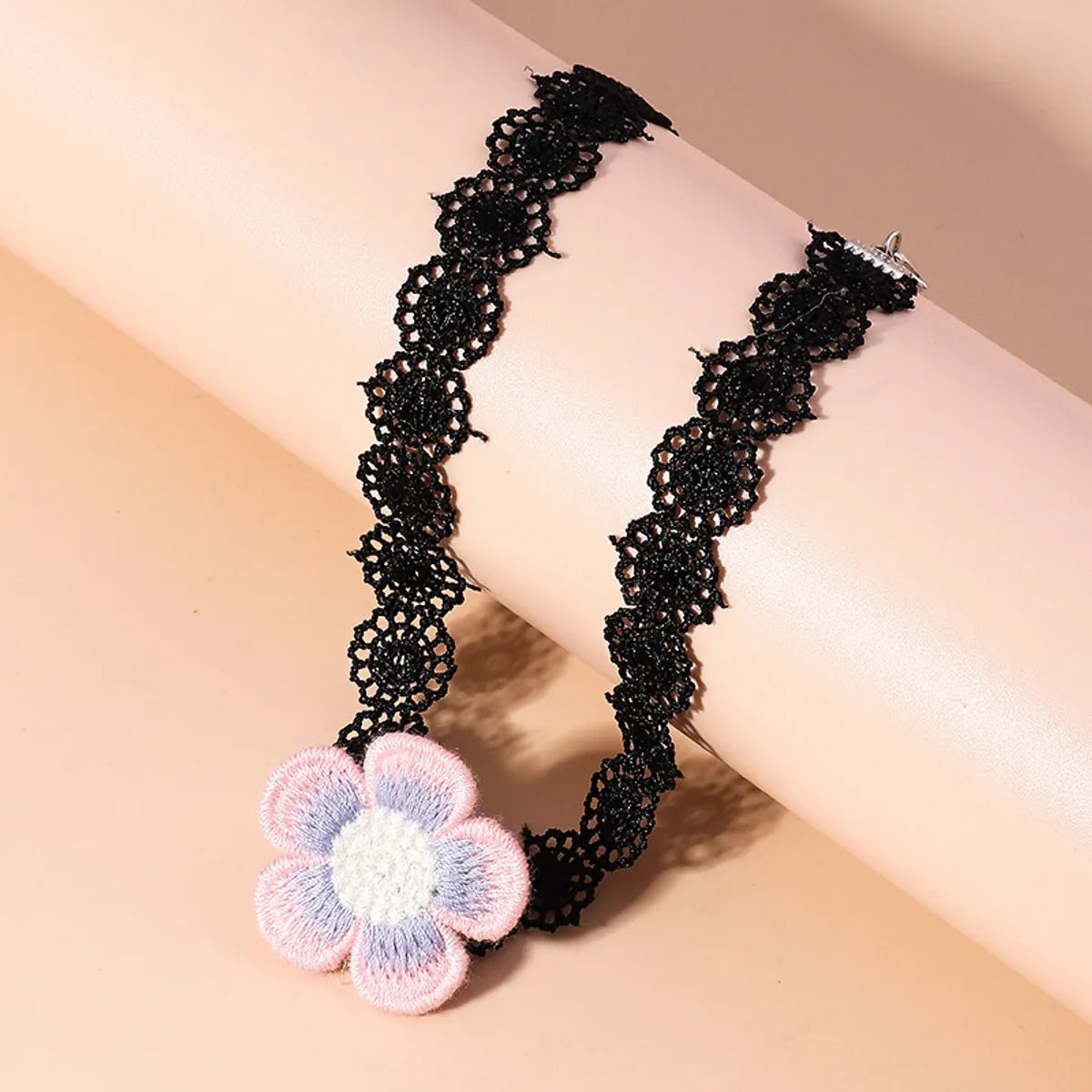 Sweet Heart Shape Alloy Lace Women's Necklace