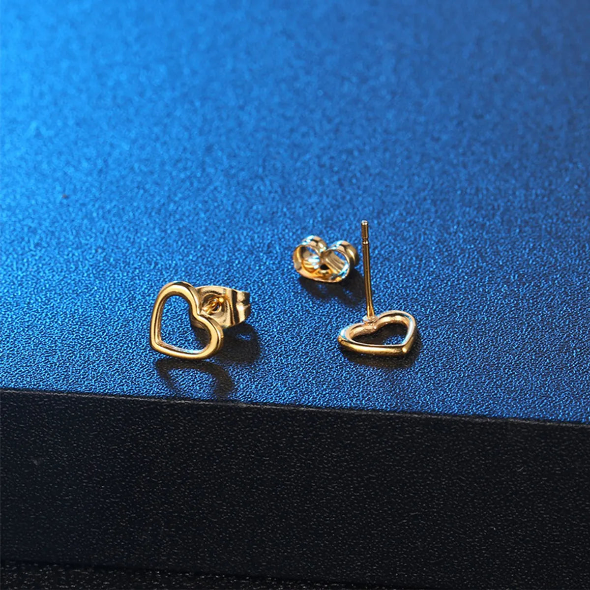 1 Piece Sweet Heart Shape Titanium Steel Plating Hollow Out Ear Studs