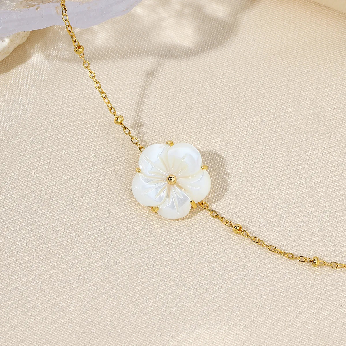 Sweet IG Style Flower 304 Stainless Steel Shell 18K Gold Plated Bracelets In Bulk