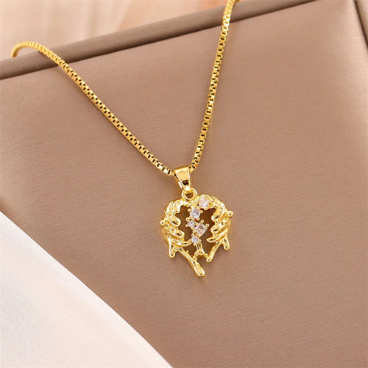 Stainless Steel 18K Gold Plated Sweet Plating Inlay Round Oval Heart Shape Artificial Diamond Pendant Necklace