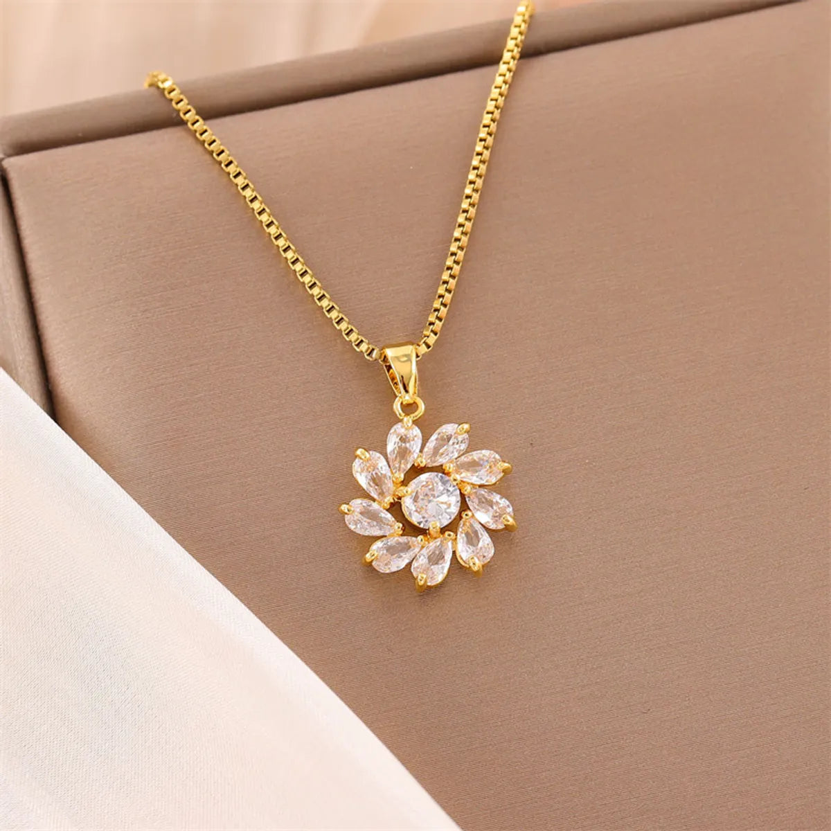 Stainless Steel 18K Gold Plated Sweet Plating Inlay Round Oval Heart Shape Artificial Diamond Pendant Necklace