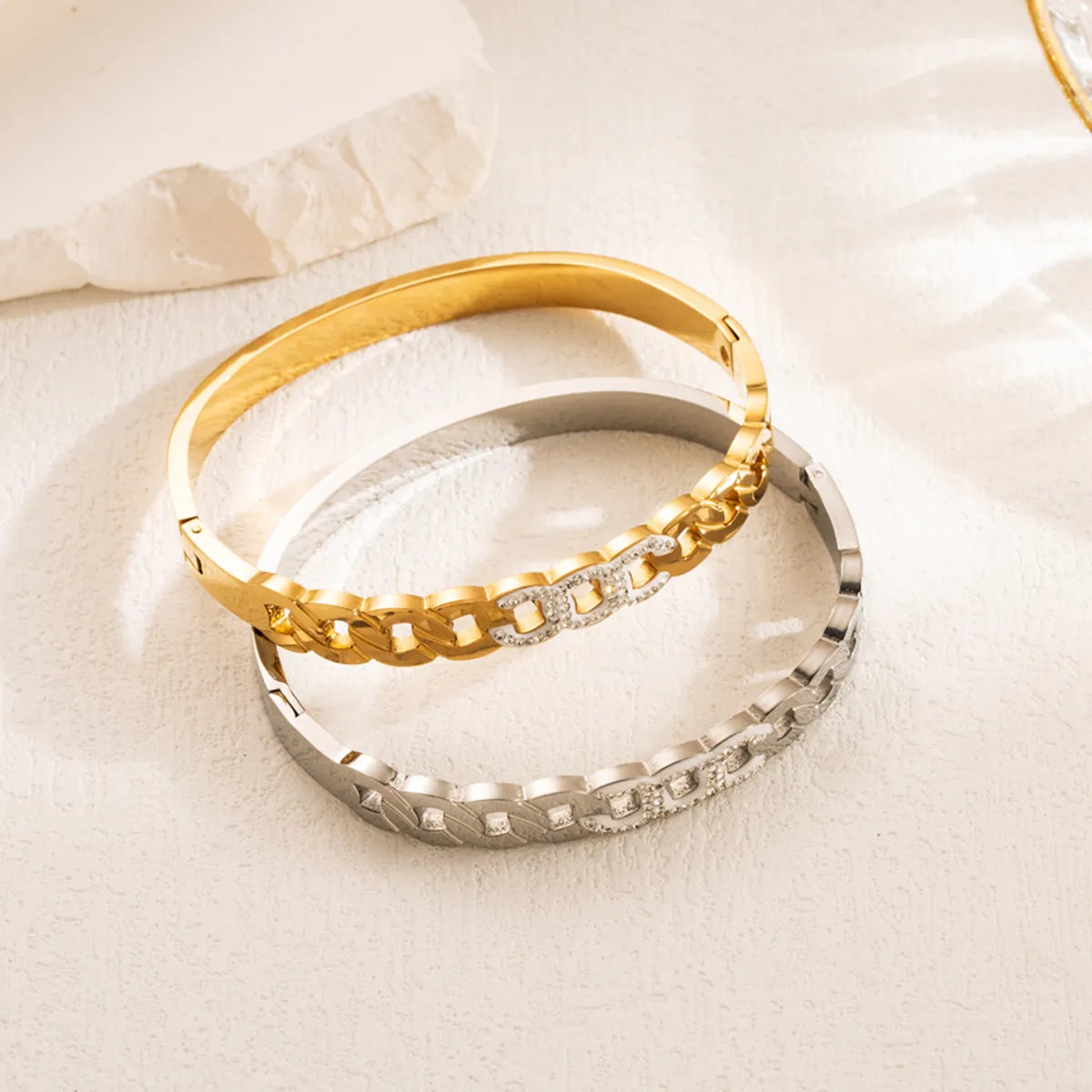 Sweet Simple Style Classic Style Solid Color Titanium Steel Plating Inlay Rhinestones Gold Plated Silver Plated Bangle