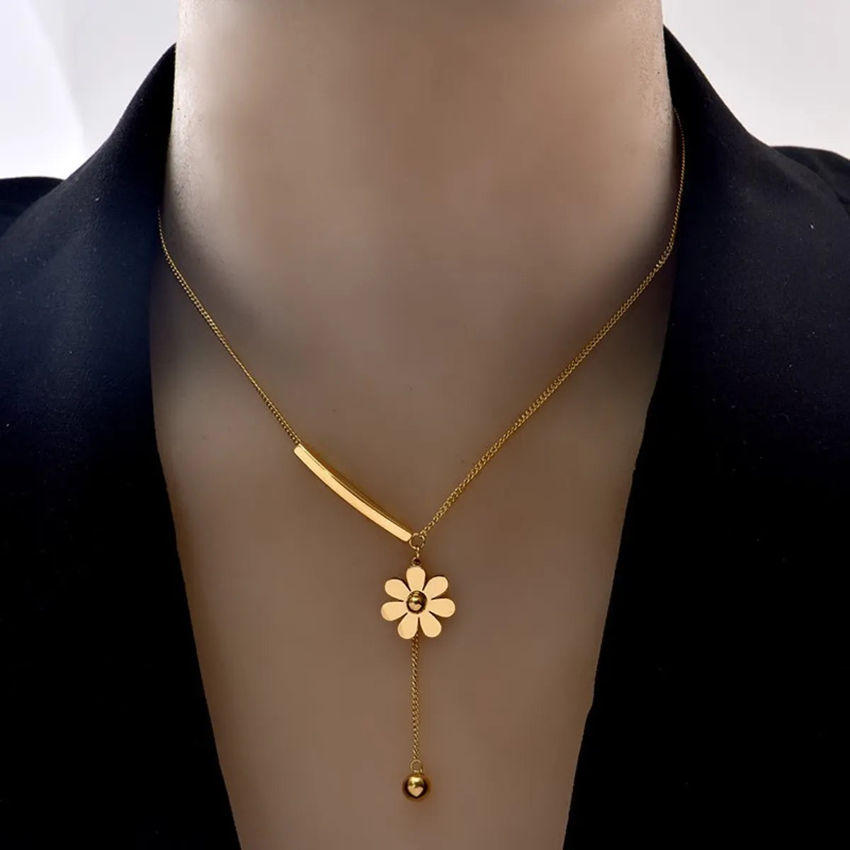 Sweet Simple Style Daisy Stainless Steel Plating Inlay Shell 18k Gold Plated Pendant Necklace