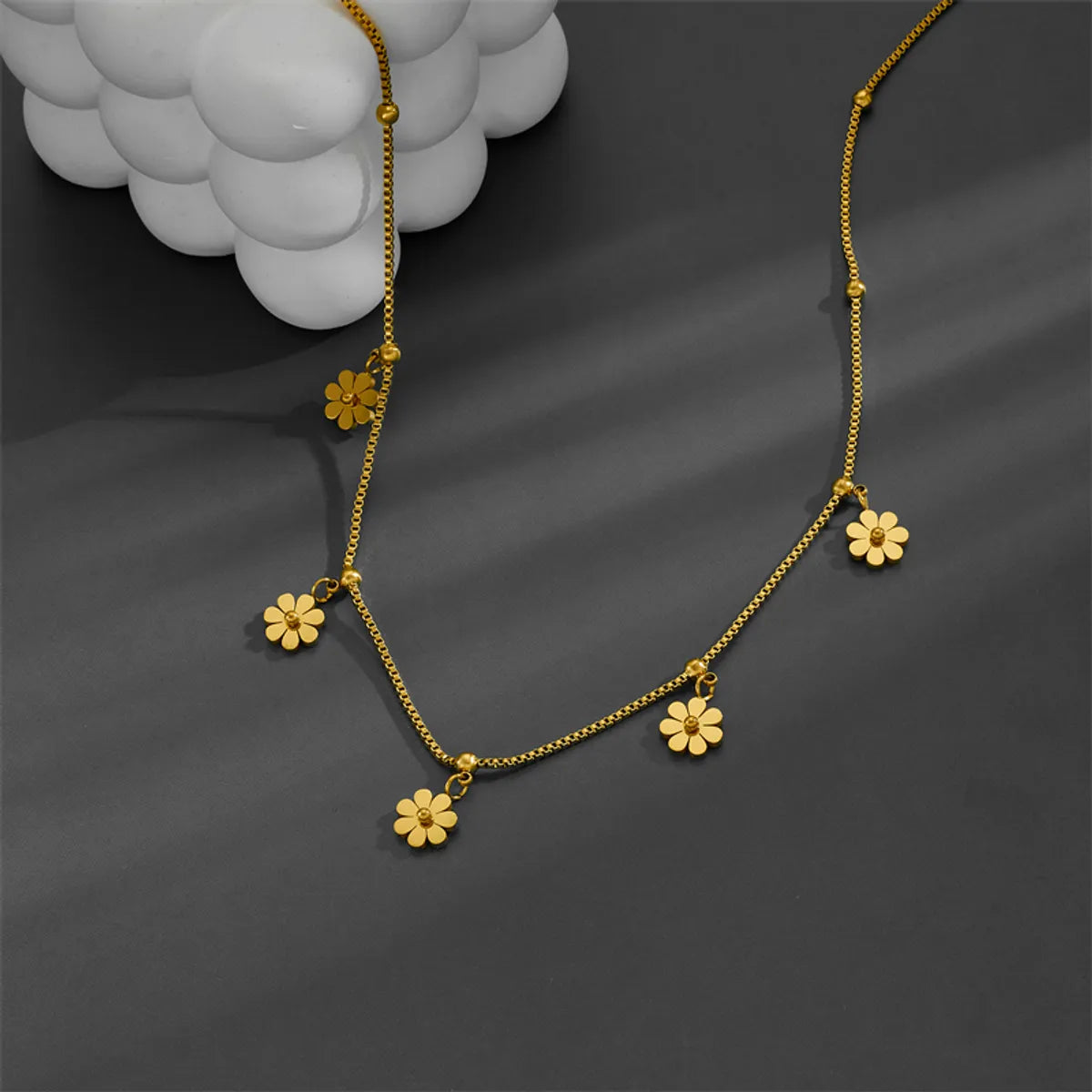 Sweet Simple Style Daisy Titanium Steel Plating 18k Gold Plated Pendant Necklace