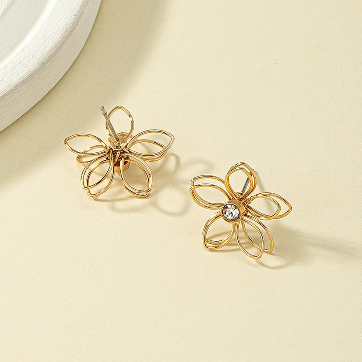 Sweet Simple Style Flower Metal Plating Hollow Out Inlay Zircon Women's Ear Studs