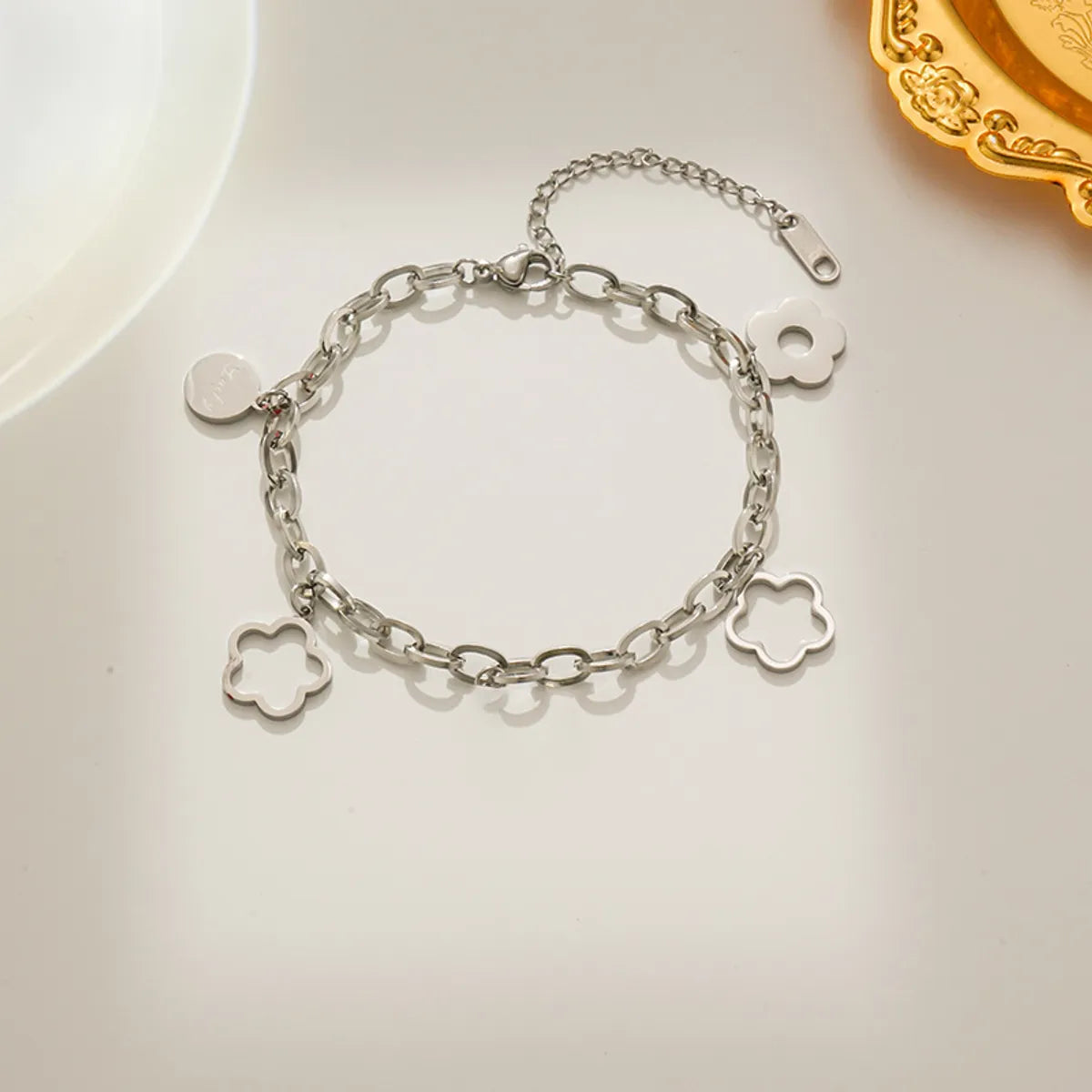 Sweet Simple Style Flower Titanium Steel Bracelets In Bulk