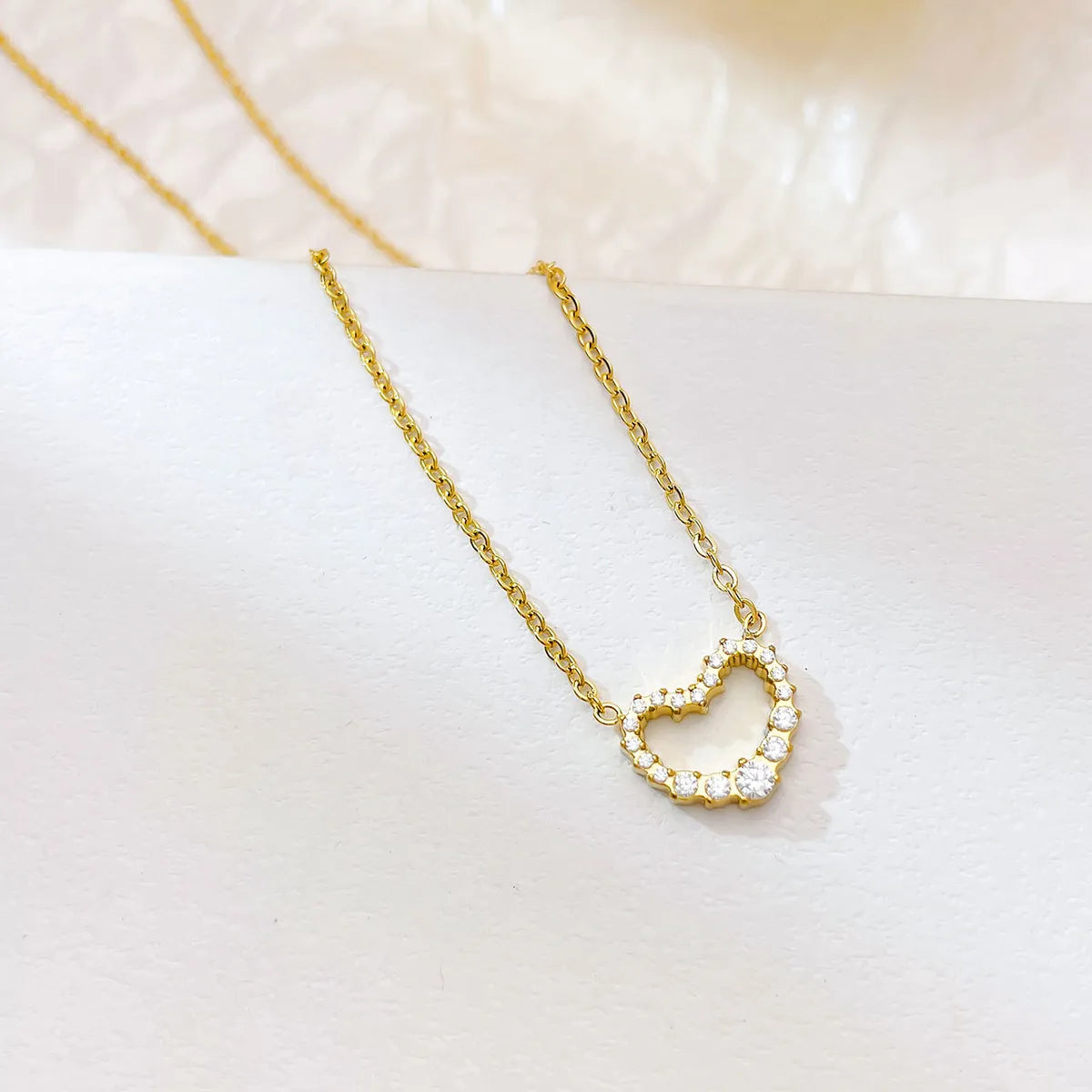 Sweet Simple Style Heart Shape Stainless Steel Plating Hollow Out Inlay Zircon White Gold Plated Gold Plated Pendant Necklace