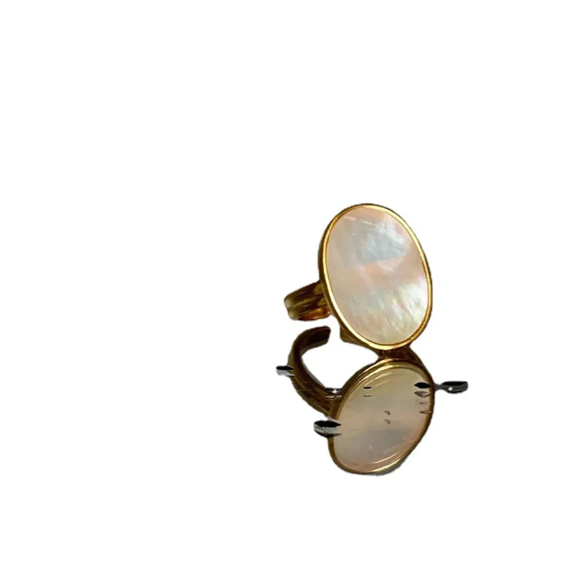 The New Oval Open Shell Ring Female Niche Design Fashion Light Luxury Copper Ring