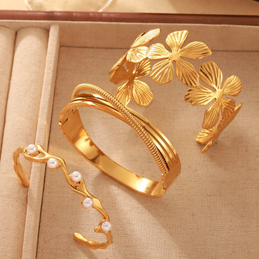 Basic Modern Style Classic Style Spray Flower Petal Titanium Steel 18K Gold Plated Artificial Pearls Bangle In Bulk