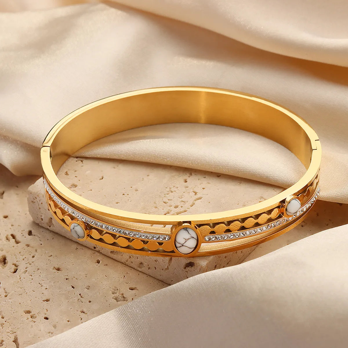 Titanium Steel 18K Gold Plated Casual Simple Style Commute Oval Layered Inlay Turquoise Rhinestones Bangle