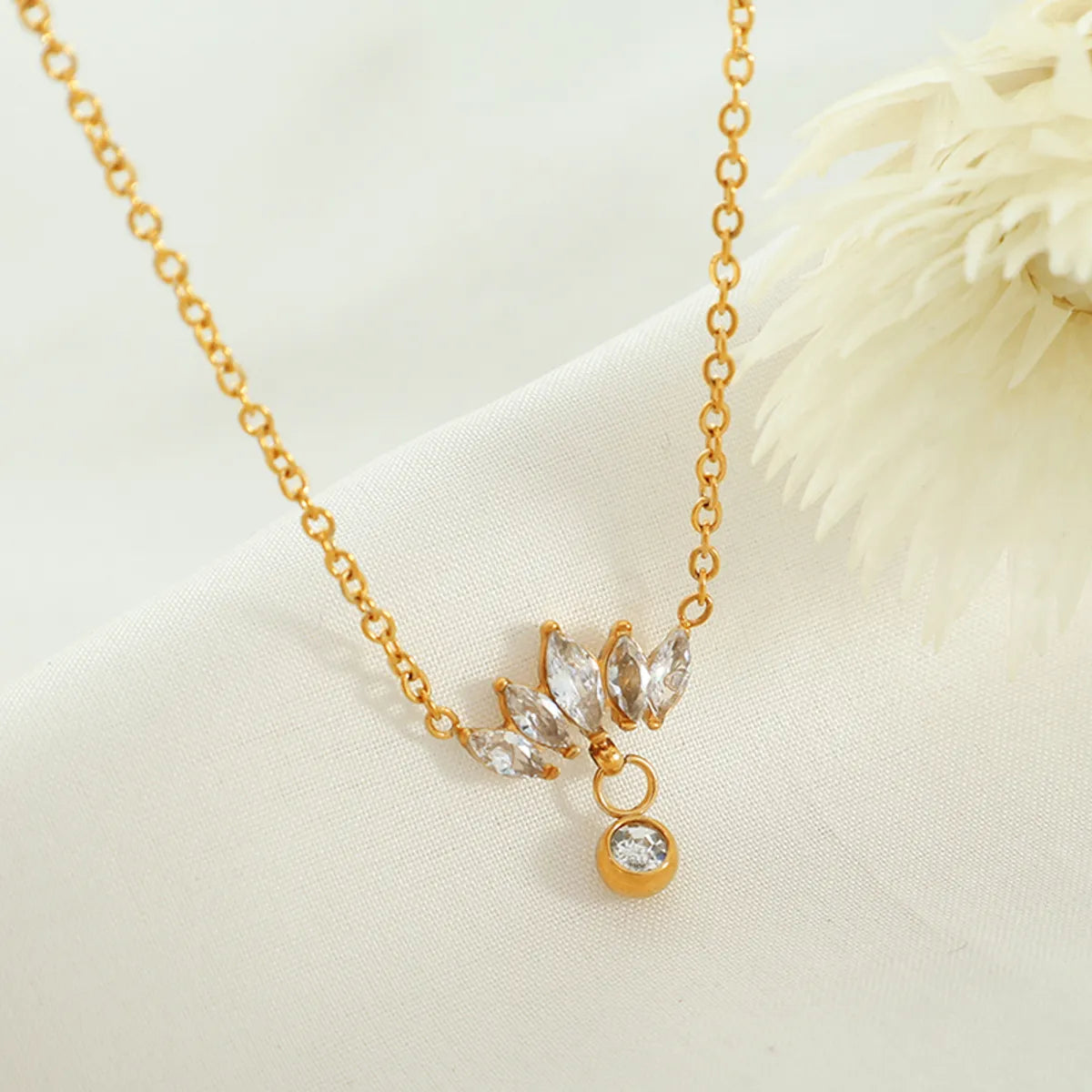 Titanium Steel 18K Gold Plated Elegant Shiny Crown Inlay Rhinestones Pendant Necklace