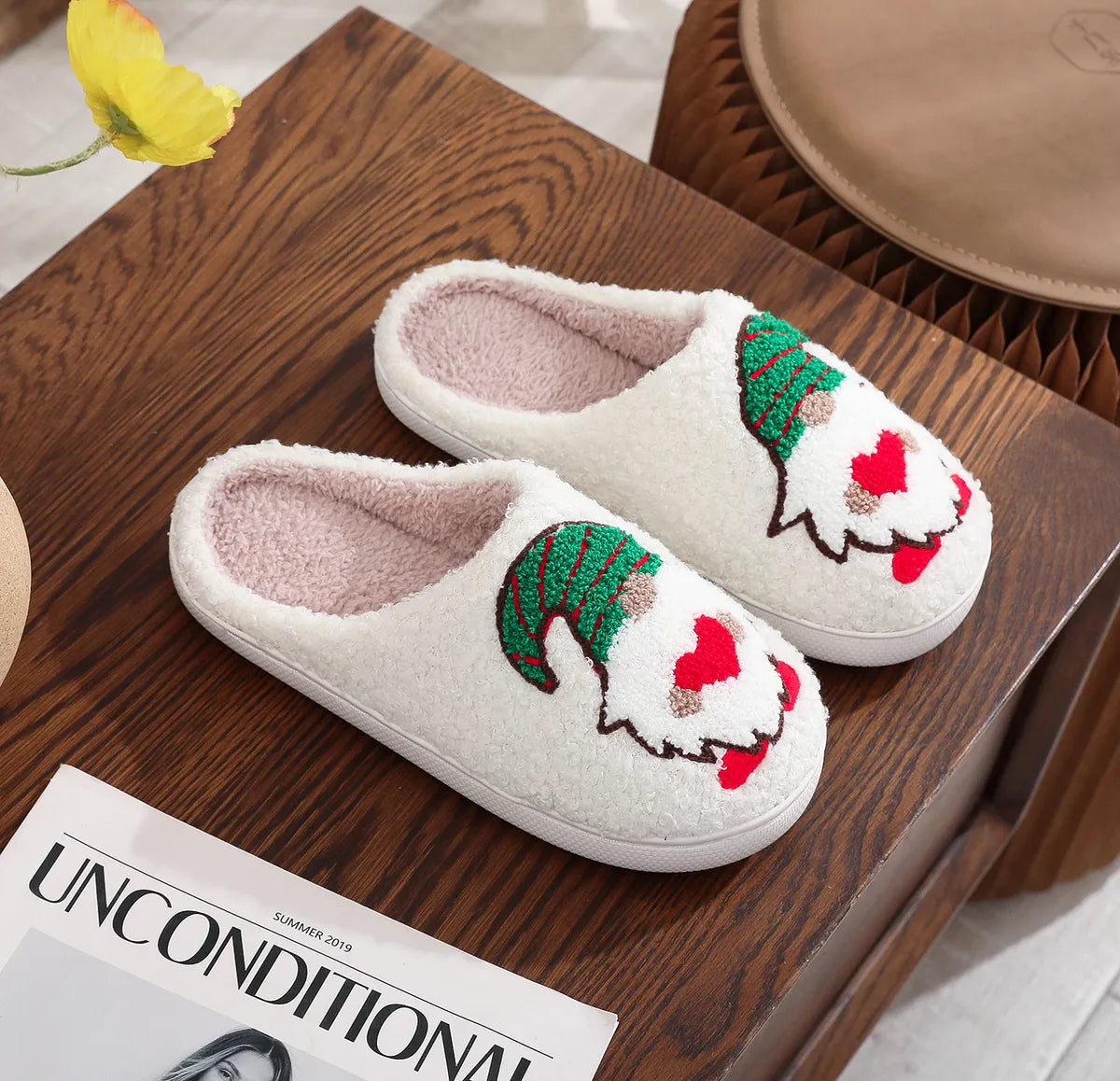 Unisex Casual Cartoon Round Toe Plush Slippers