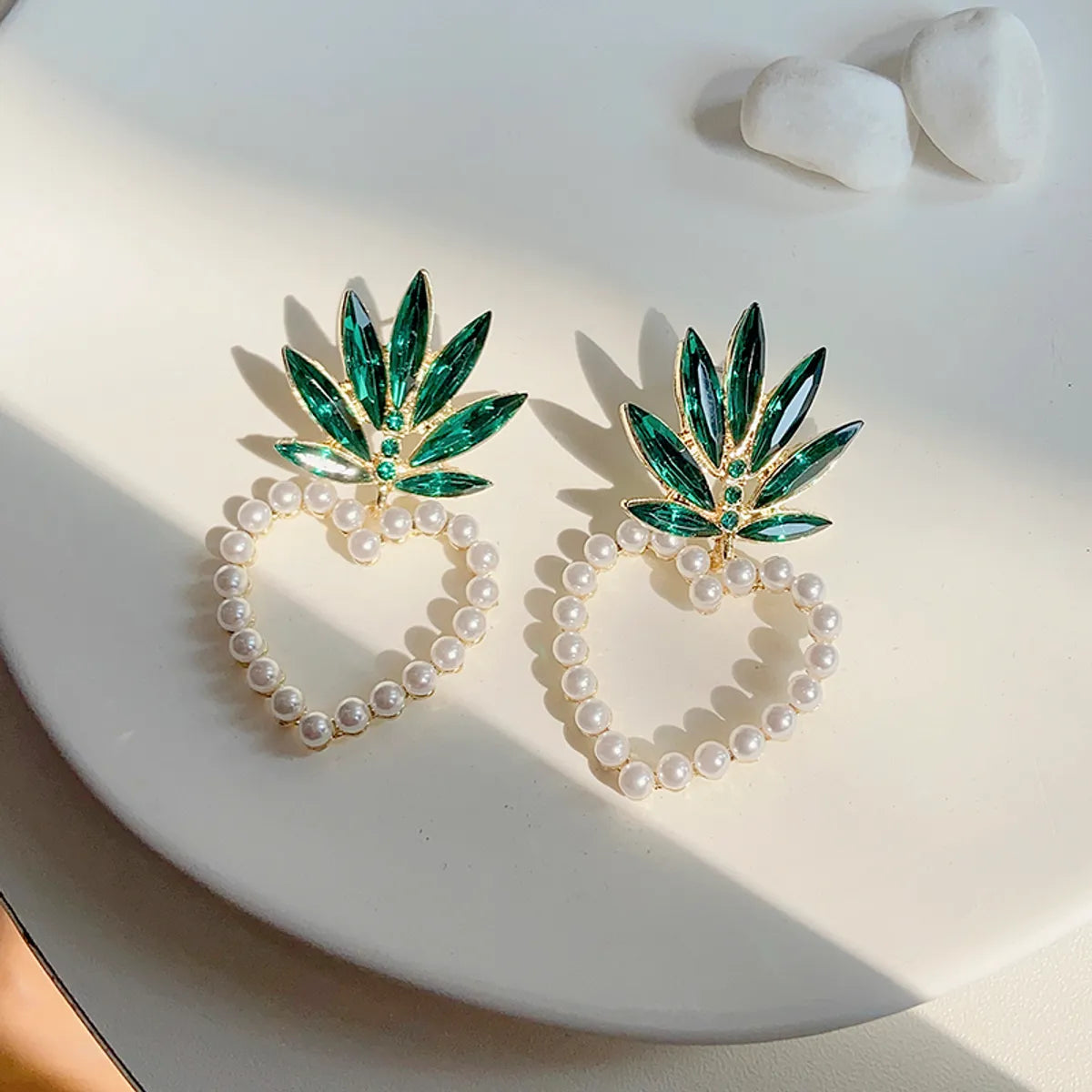 Vacation Modern Style Artistic Fruit Heart Shape Pineapple Alloy Beaded Hollow Out Inlay Artificial Crystal Artificial Pearls Women'S Ear Studs