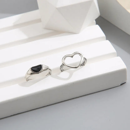 Vintage Black Heart-shaped Hollowed Dripping Oil Alloy Ring Two-piece Set Wholesale