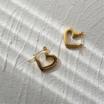 Vintage New Heart Shaped Glossy Golden Titanium Steel Earrings Wholesale