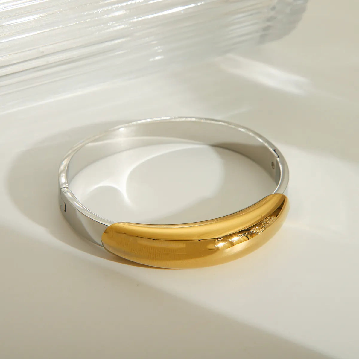 Vintage Style Classic Style Commute Solid Color 304 Stainless Steel 18K Gold Plated Bangle In Bulk