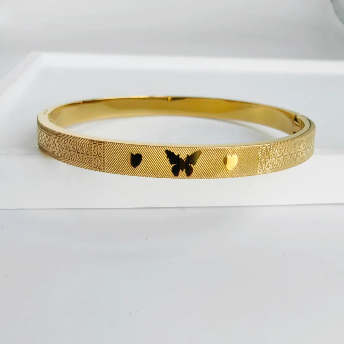 Vintage Style Classic Style Heart Shape Butterfly Snowflake 304 Stainless Steel 18K Gold Plated Bangle In Bulk