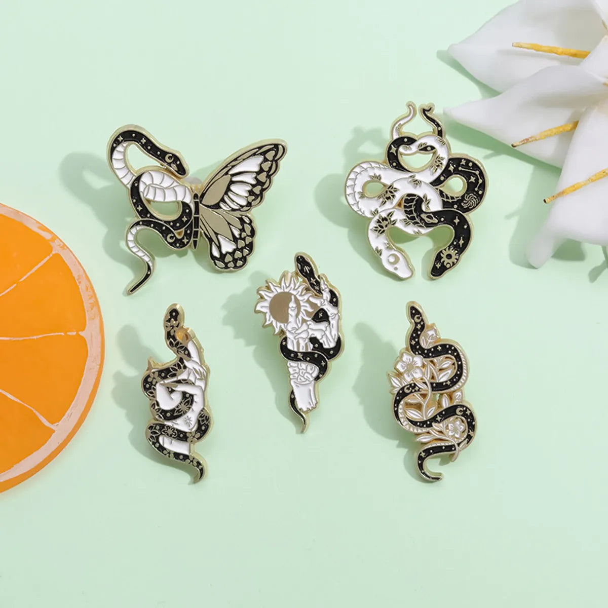 Vintage Style Flower Snake Butterfly Alloy Plating Unisex Brooches