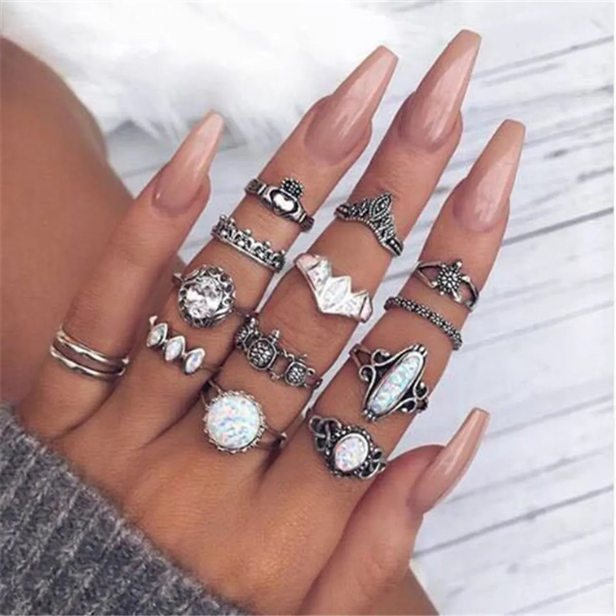 Vintage Style Geometric Alloy Inlay Artificial Diamond Rhinestones Opal Women'S Rings