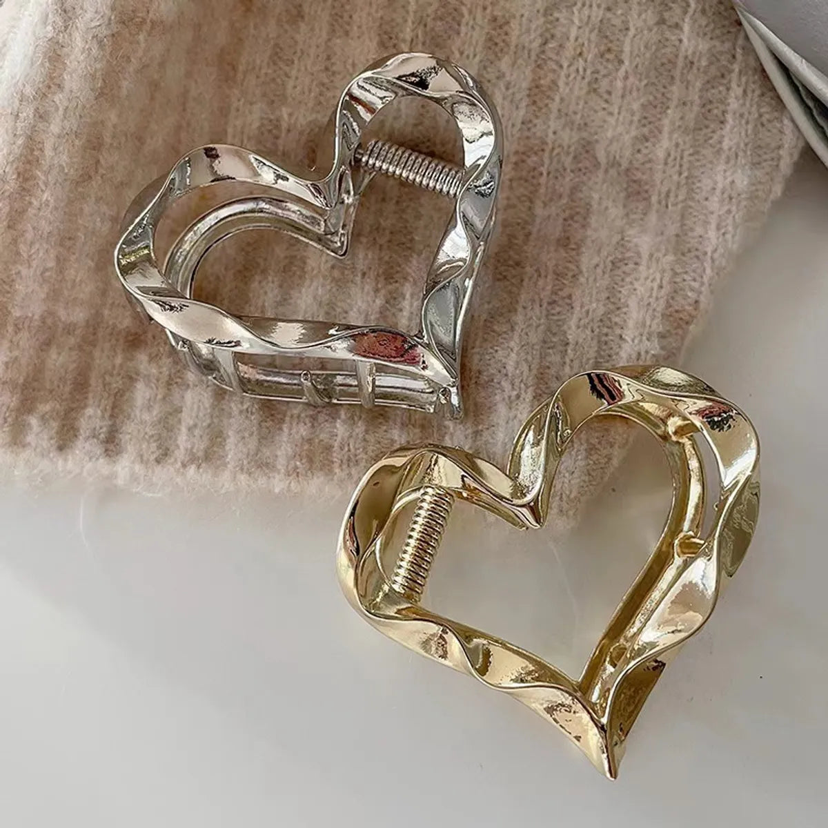 Vintage Style Heart Shape Alloy Hair Claws