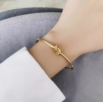 Vintage Style Round Titanium Steel Plating Gold Plated Bangle