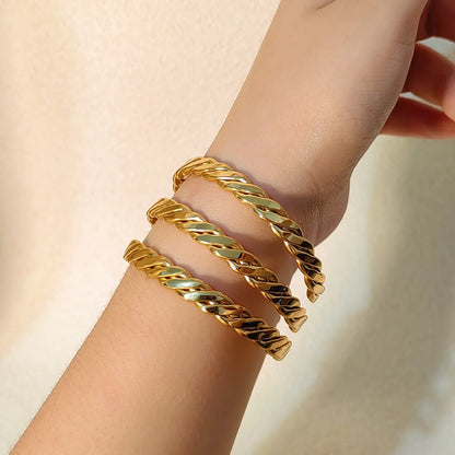 Vintage Style Simple Style Classic Style Solid Color Spiral Stripe Twist Stainless Steel Plating Braid 18k Gold Plated Bangle