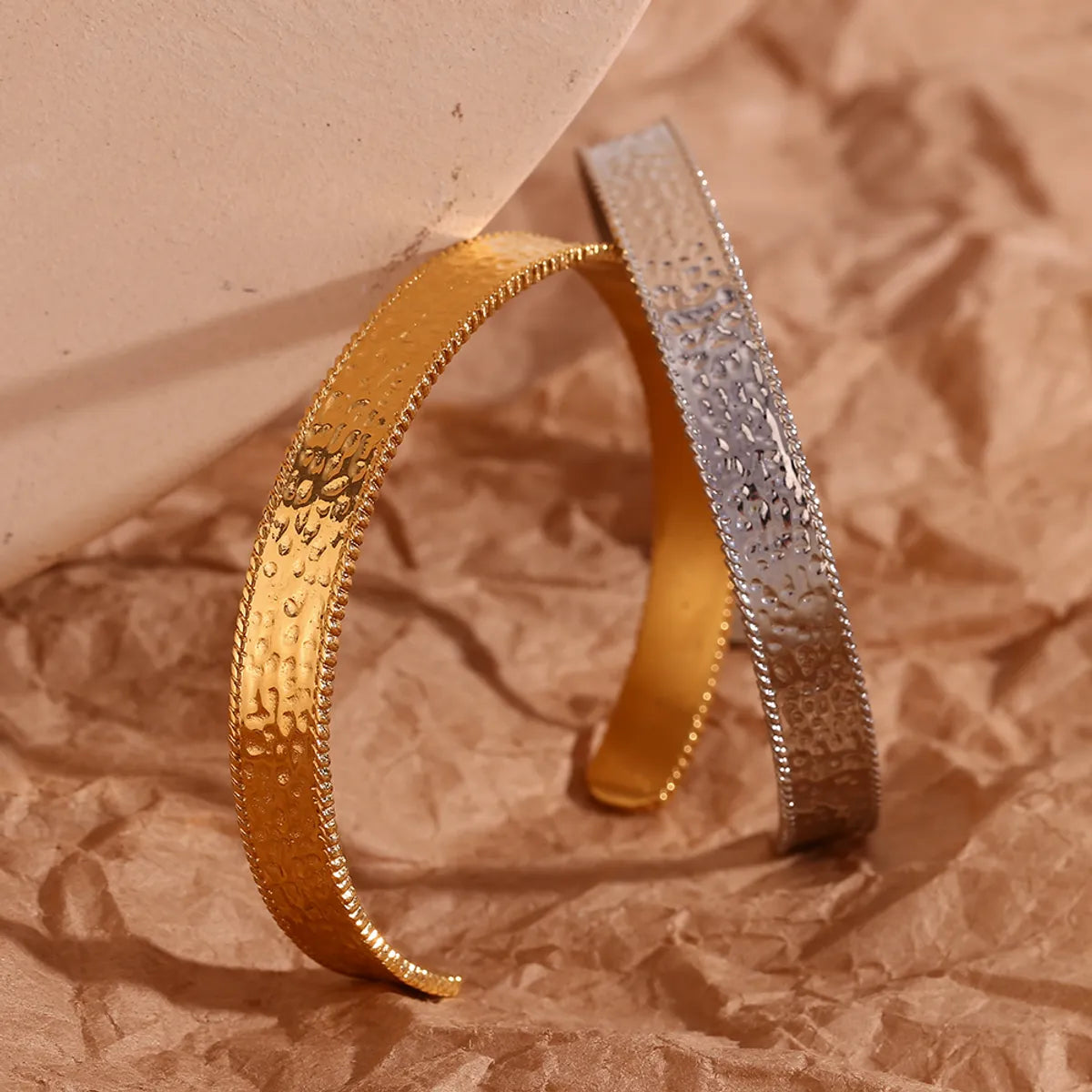 Vintage Style Simple Style Classic Style Solid Color Stainless Steel Plating 18k Gold Plated Bangle