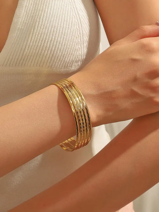 Vintage Style Simple Style Solid Color Titanium Steel 18K Gold Plated Bangle In Bulk