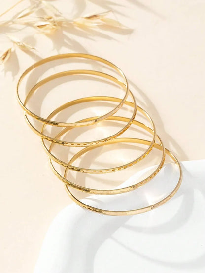 Vintage Style Simple Style Solid Color Titanium Steel 18K Gold Plated Bangle In Bulk