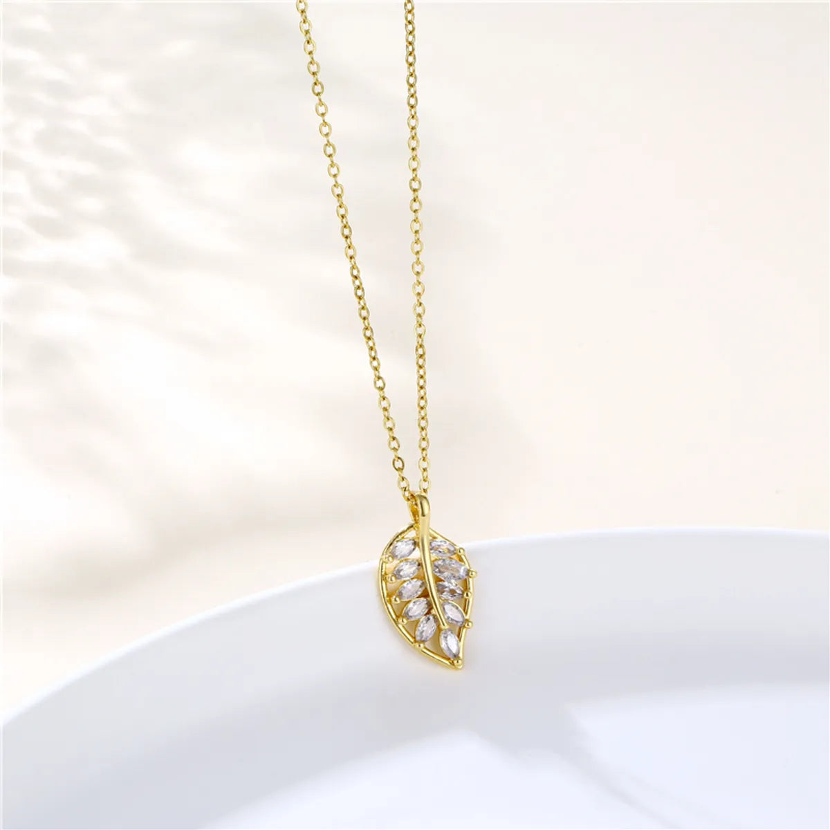 Stainless Steel Titanium Steel 18K Gold Plated Artistic Plating Inlay Leaves Heart Shape Cat Zircon Pendant Necklace