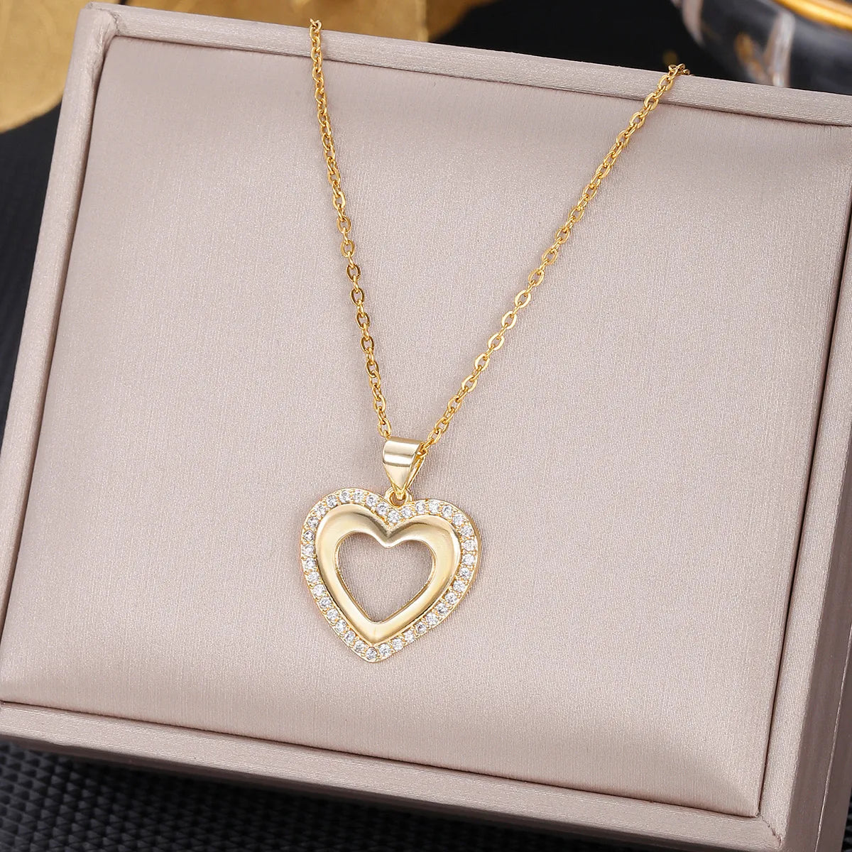 Wholesale Basic Modern Style Classic Style Heart Shape Copper Hollow Out Inlay 18K Gold Plated Zircon Pendant Necklace