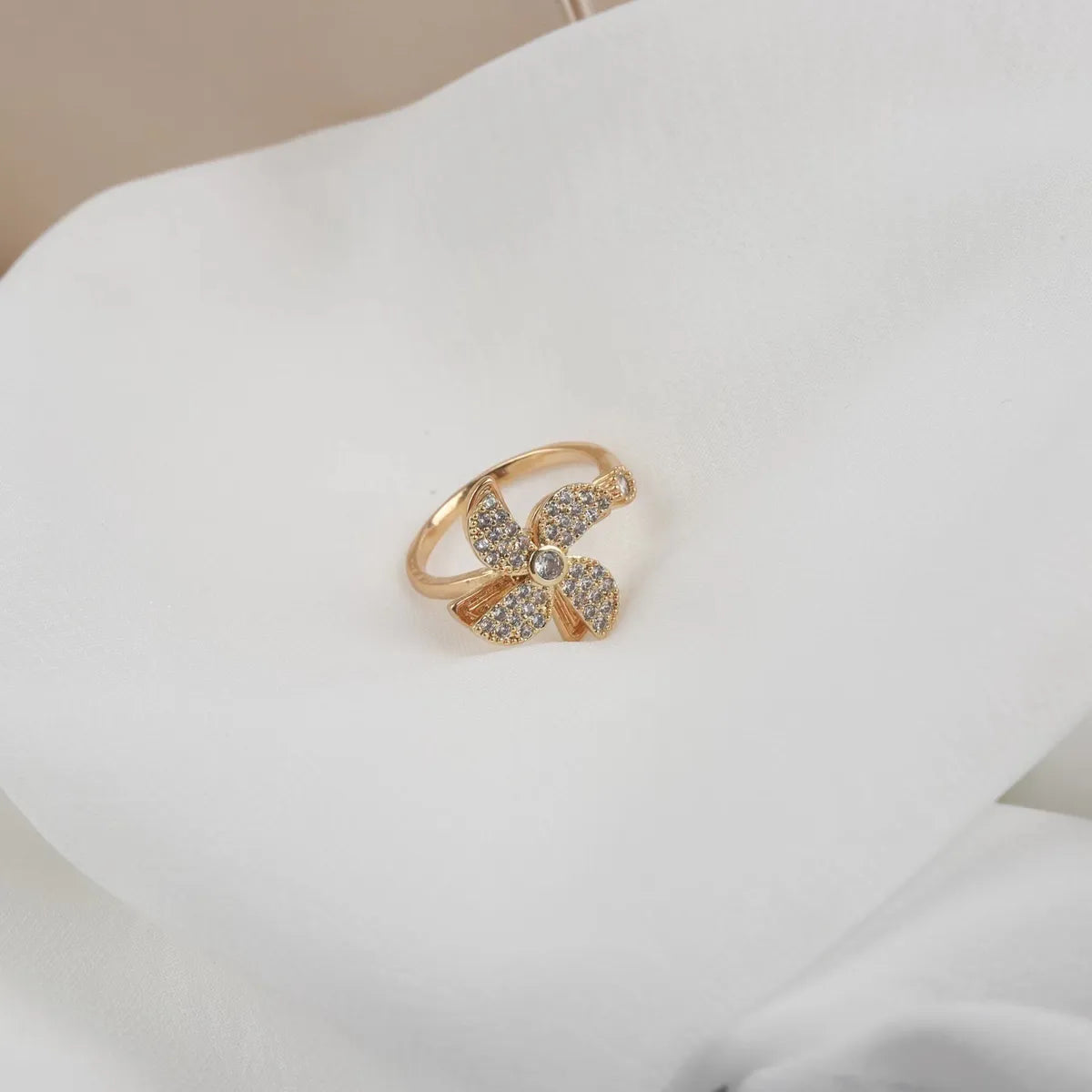 Wholesale Casual Elegant Flower Copper Zircon Open Rings