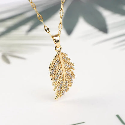 Wholesale Casual Simple Style Feather Copper Inlay 18K Gold Plated Zircon Pendant Necklace