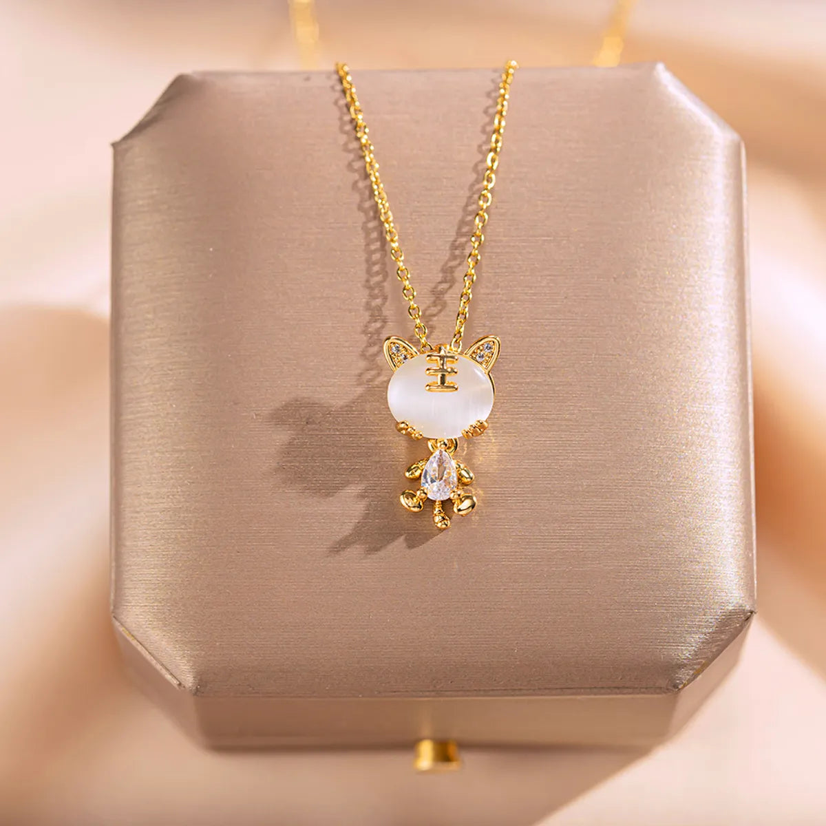 304 Stainless Steel Copper 18K Gold Plated Elegant Cute Streetwear Inlay Rabbit Flower Butterfly Shell Zircon Pendant Necklace