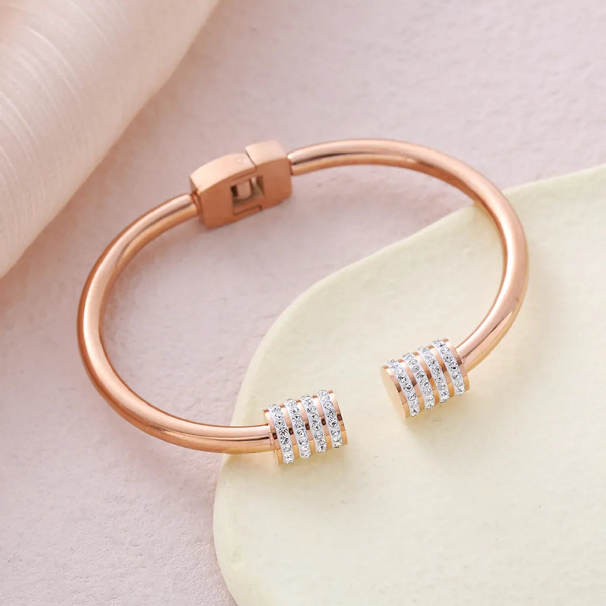 Wholesale Elegant Geometric Stainless Steel Zircon Bangle