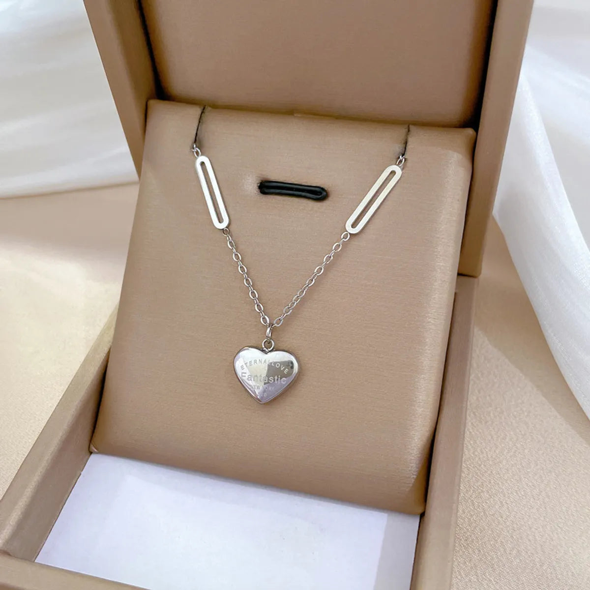 Elegant Lady Geometric Heart Shape Titanium Steel Plating Inlay Artificial Pearls Zircon Pendant Necklace