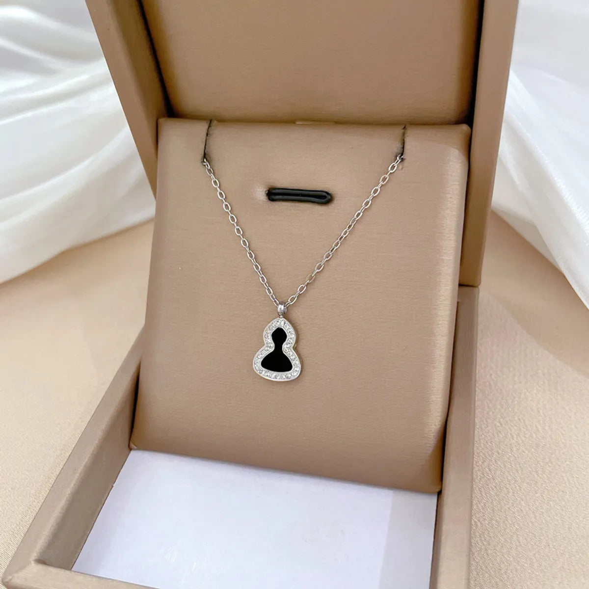 Elegant Lady Geometric Heart Shape Titanium Steel Plating Inlay Artificial Pearls Zircon Pendant Necklace